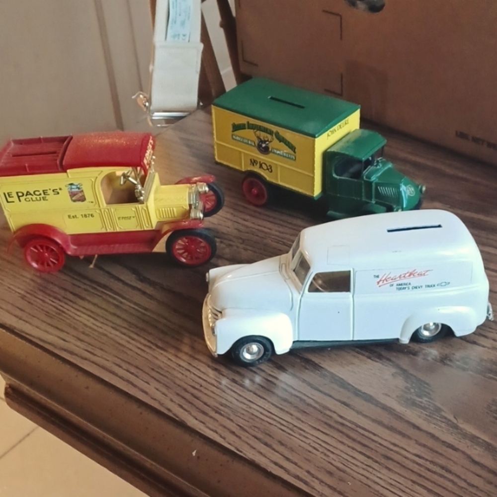 ERTL Bank Lot (set of 3) 1913 Model T Delivery, 1923 Bulldog, 1950 Panel